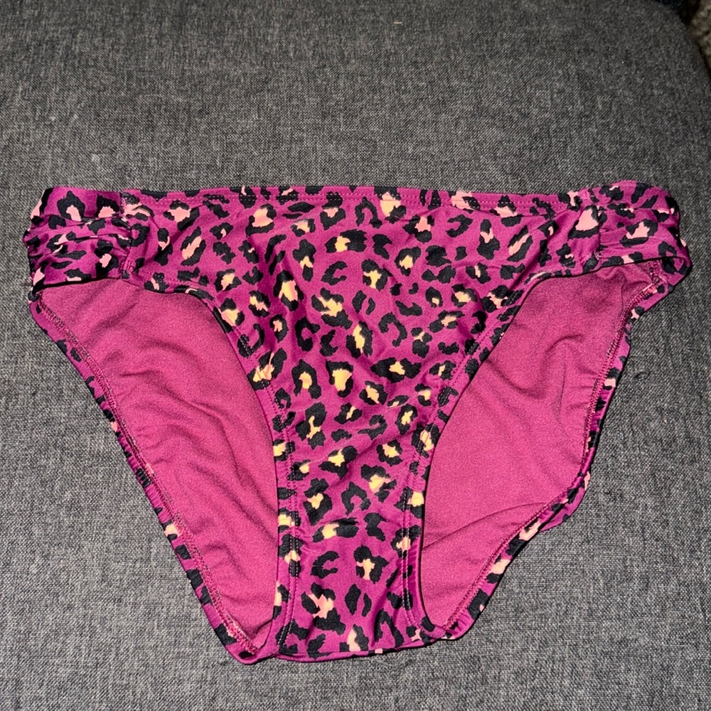 Purple/pink leopard print size medium bikini bottoms